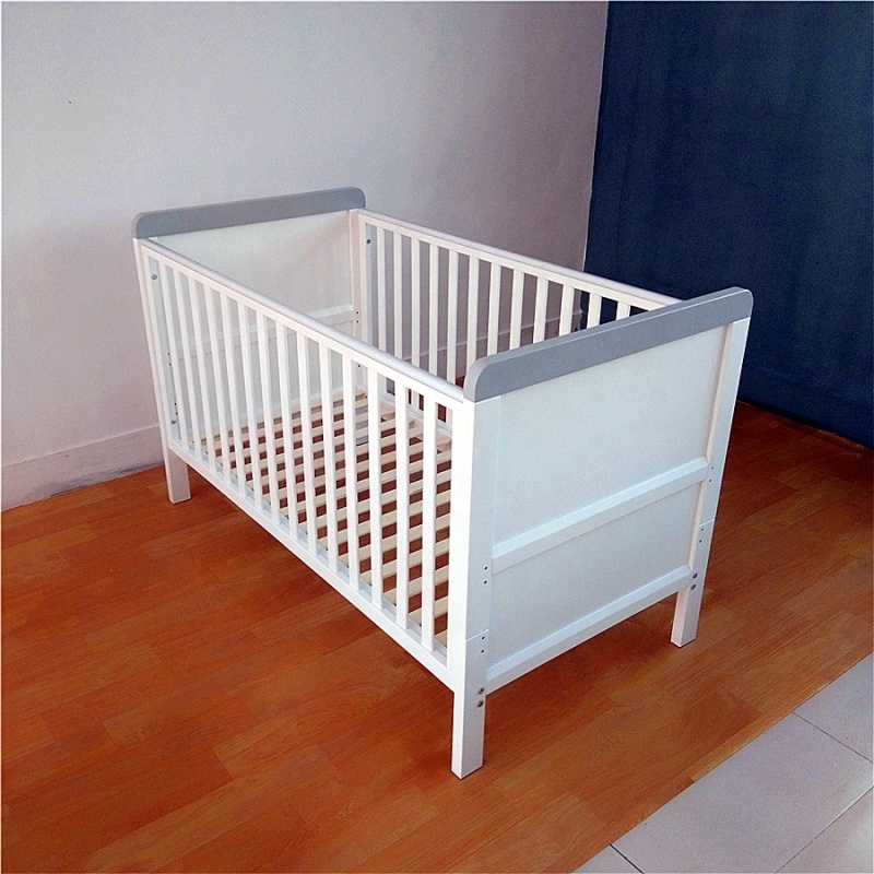 3-IN-1 Convertible Crib Toddle Bed Daybed